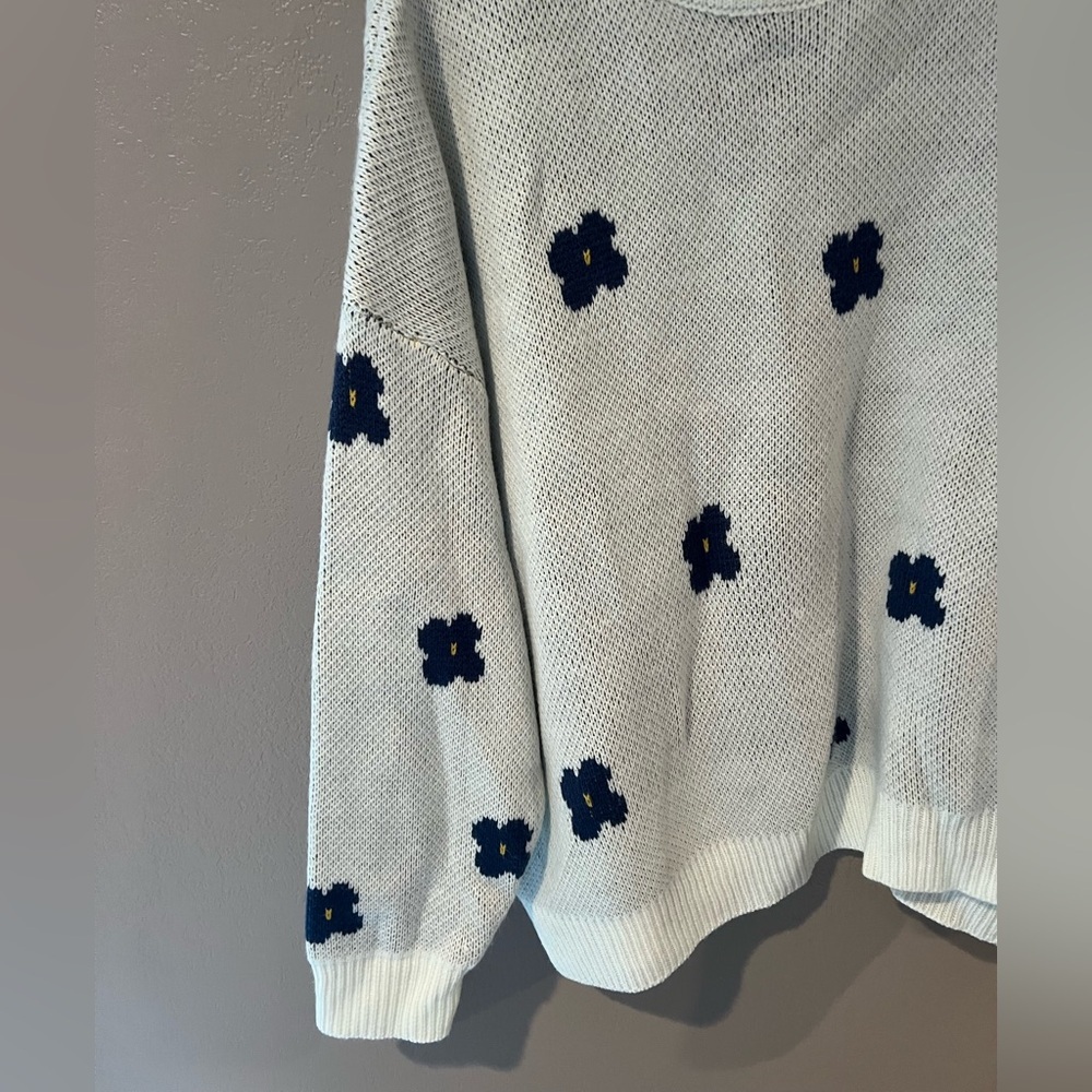SHEIN Flower Sweater - Picture 2 of 8